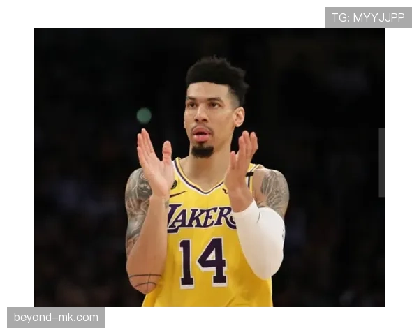 丹尼·格林三分掩护助攻提升骑士关键时刻得分效率