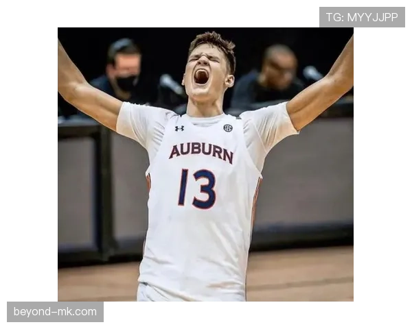 沃克·凯斯勒挡拆创造空间效率提升明显助攻增多